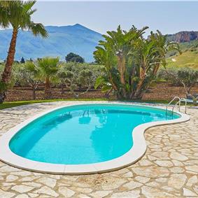 2 bedroom villa with pool and jacuzzi in Scopello, sleeps 6